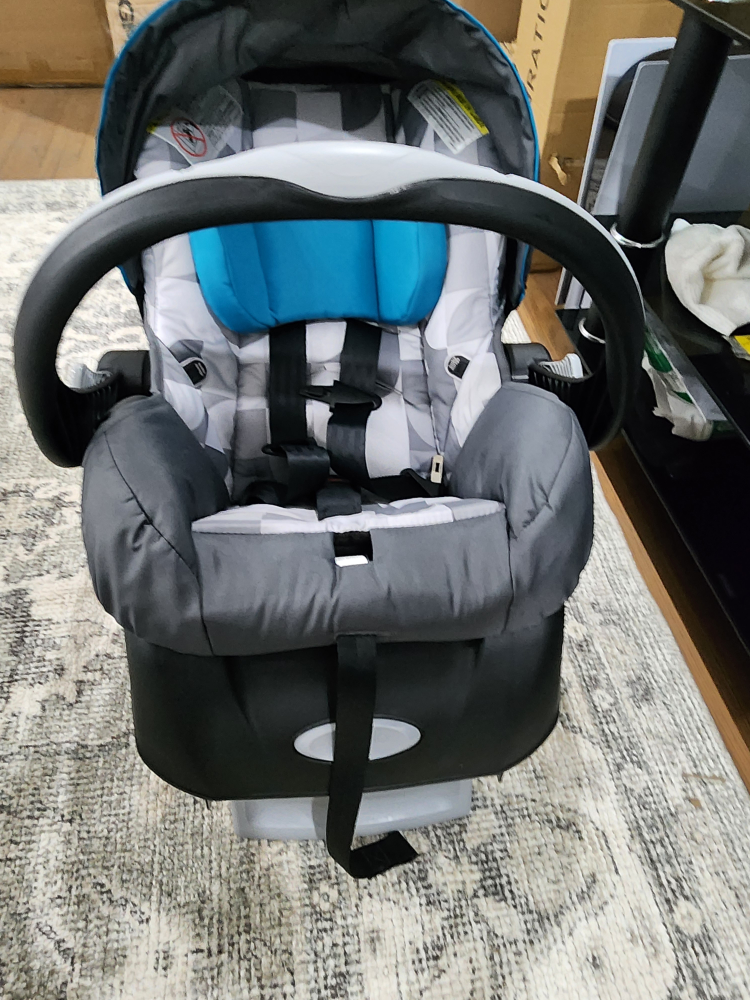 evenflo embrace infant car seat with base new expiry 2026-12-11 - photo 3