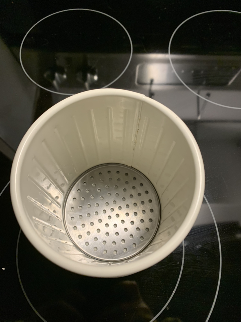 Metal utensil holder. image indicator(4)