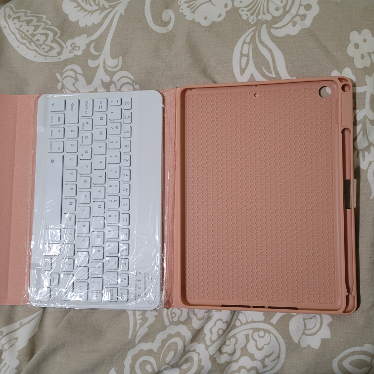 iPad 9.7 inch Bluetooth Keyboard Case