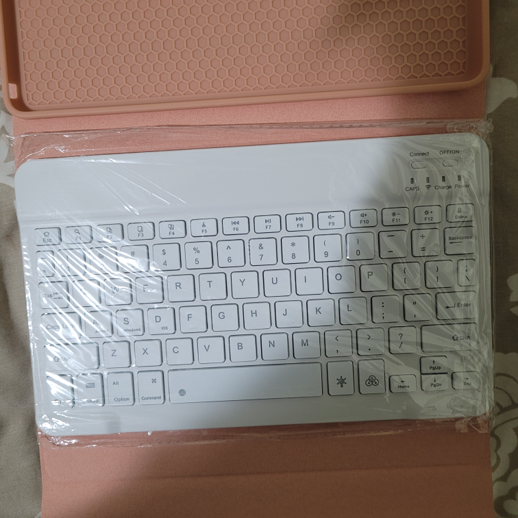 iPad 9.7 inch Bluetooth Keyboard Case - photo 2