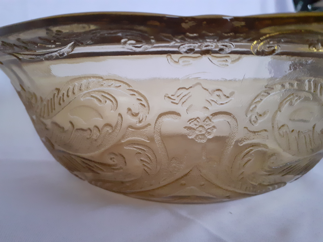 Vintage Depression Glass Serving Bowl image indicator(2)