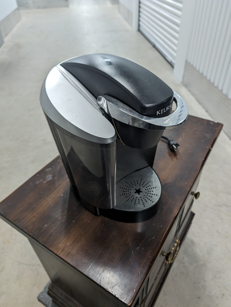 Used Keurig single serve coffee maker - photo 3