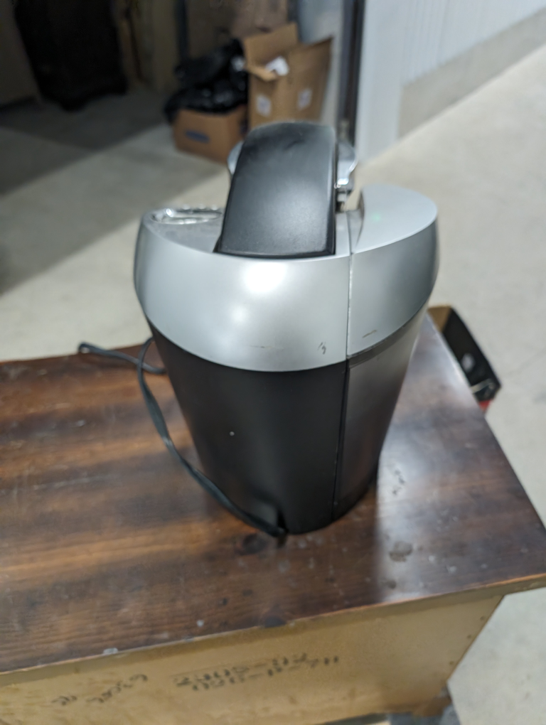 Used Keurig single serve coffee maker - photo 4