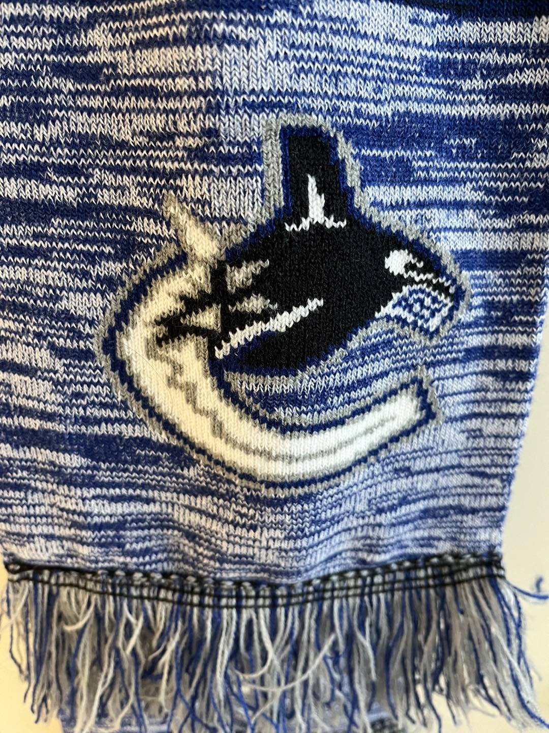 Canucks scarf (new) image indicator(3)