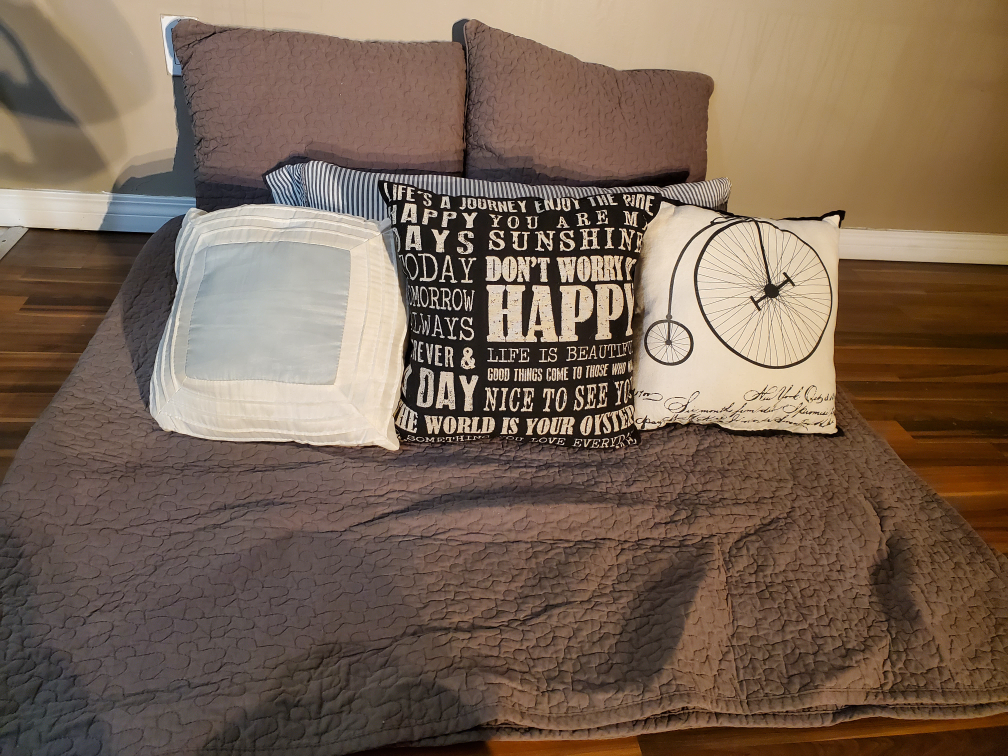 King size blanket and 6cushions. - photo 2