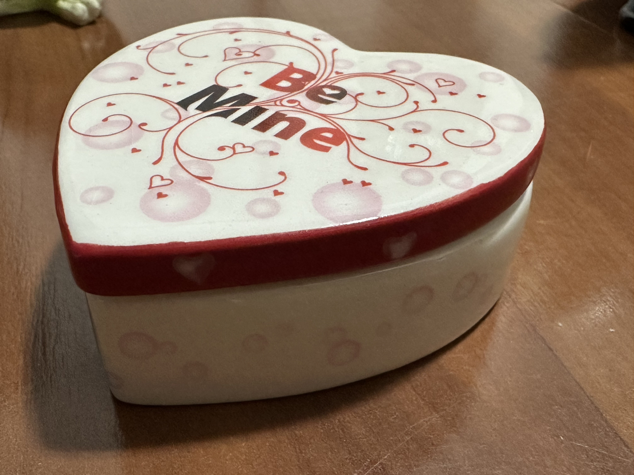 Ganz Heart-Shaped Red and White Ceramic Bowl "be mine” image indicator(4)