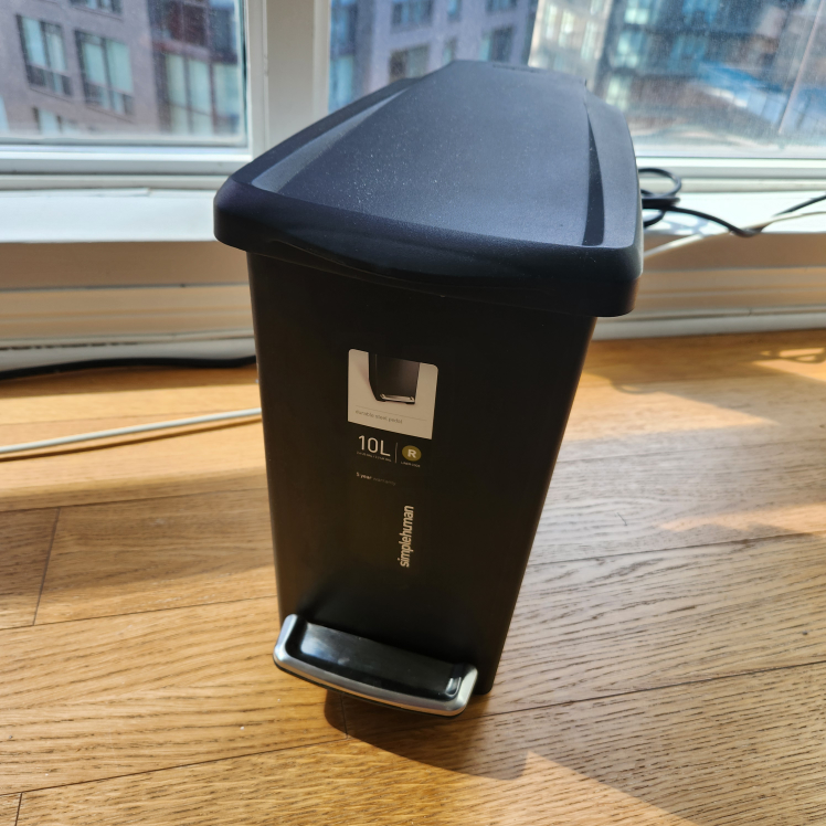 10L trash can, moving sale! thumbnail