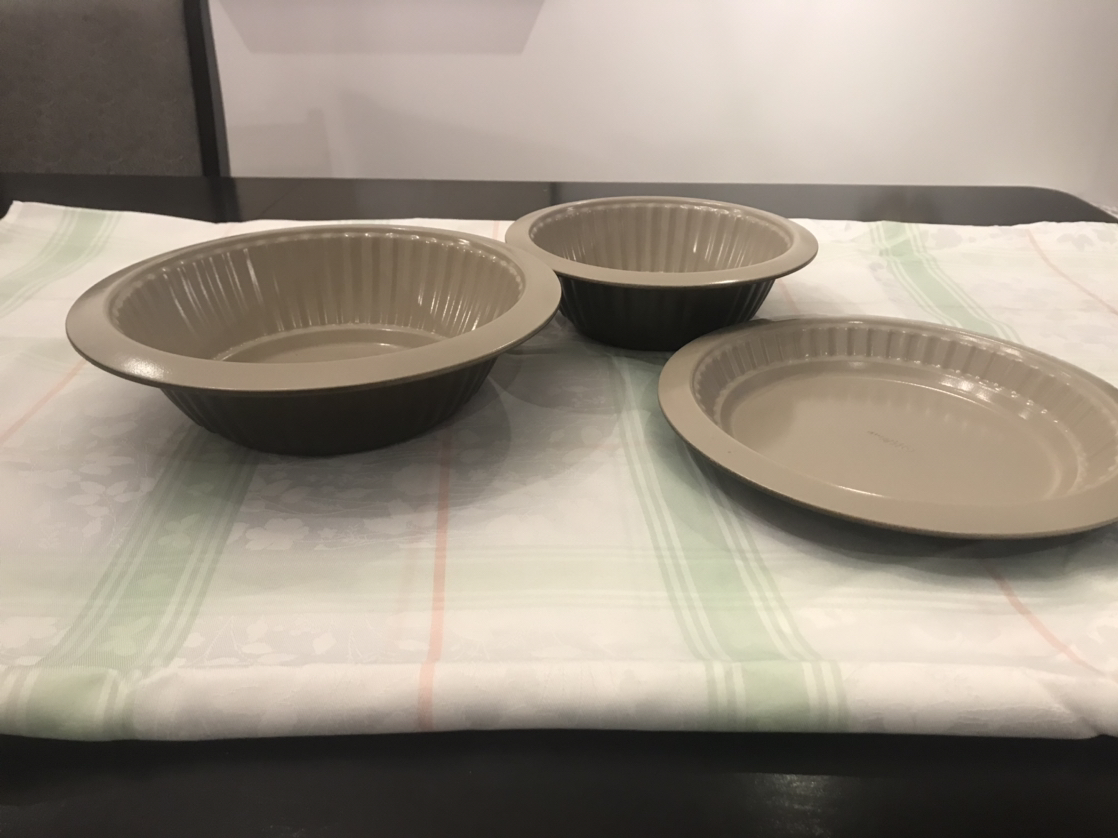 Brand new baking dishes. Set of 3 thumbnail