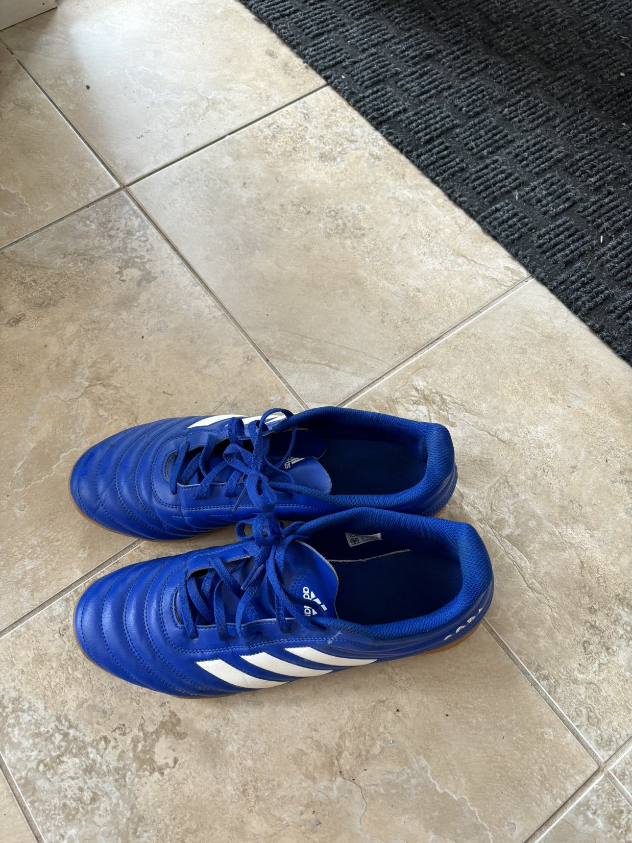 Adidas indoor soccer shoes - men - photo 2