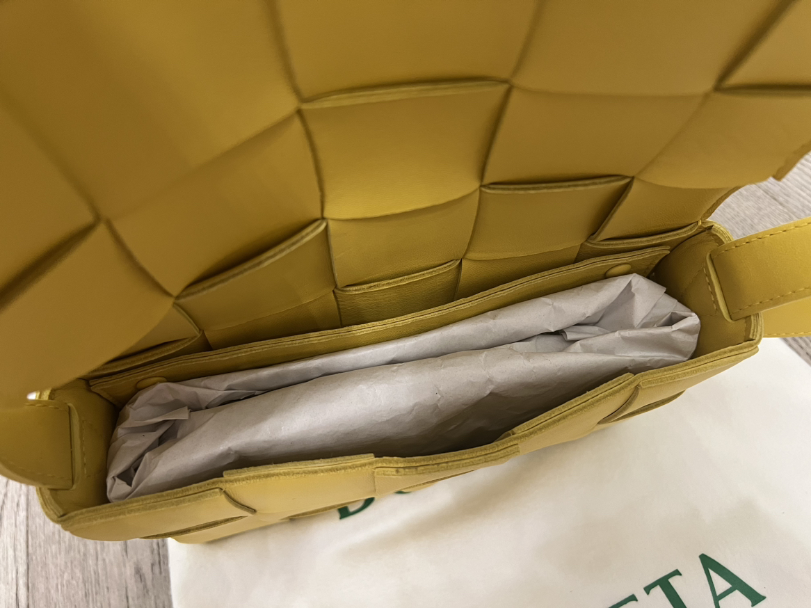 Bottega Veneta Buttercup Cassette Bag - photo 2