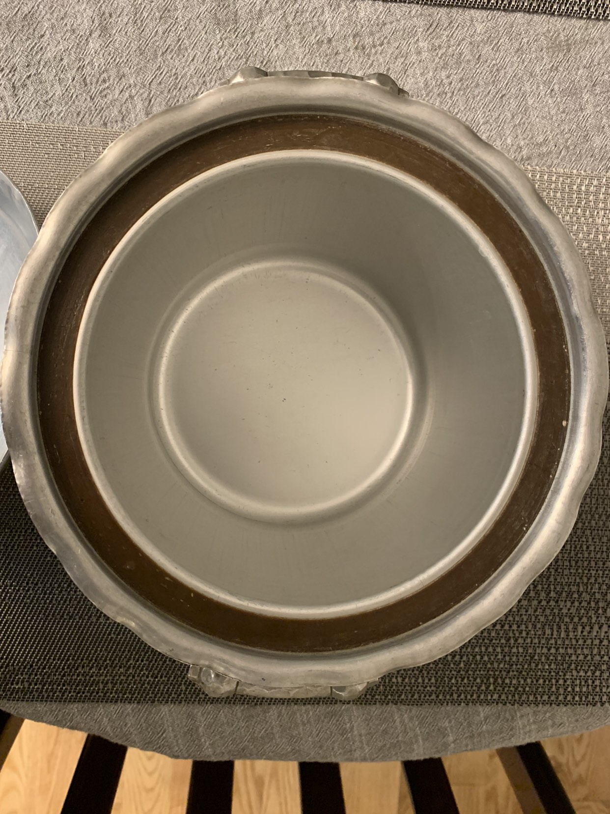 Vintage Everlast Hammered Aluminum Ice Bucket image indicator(5)