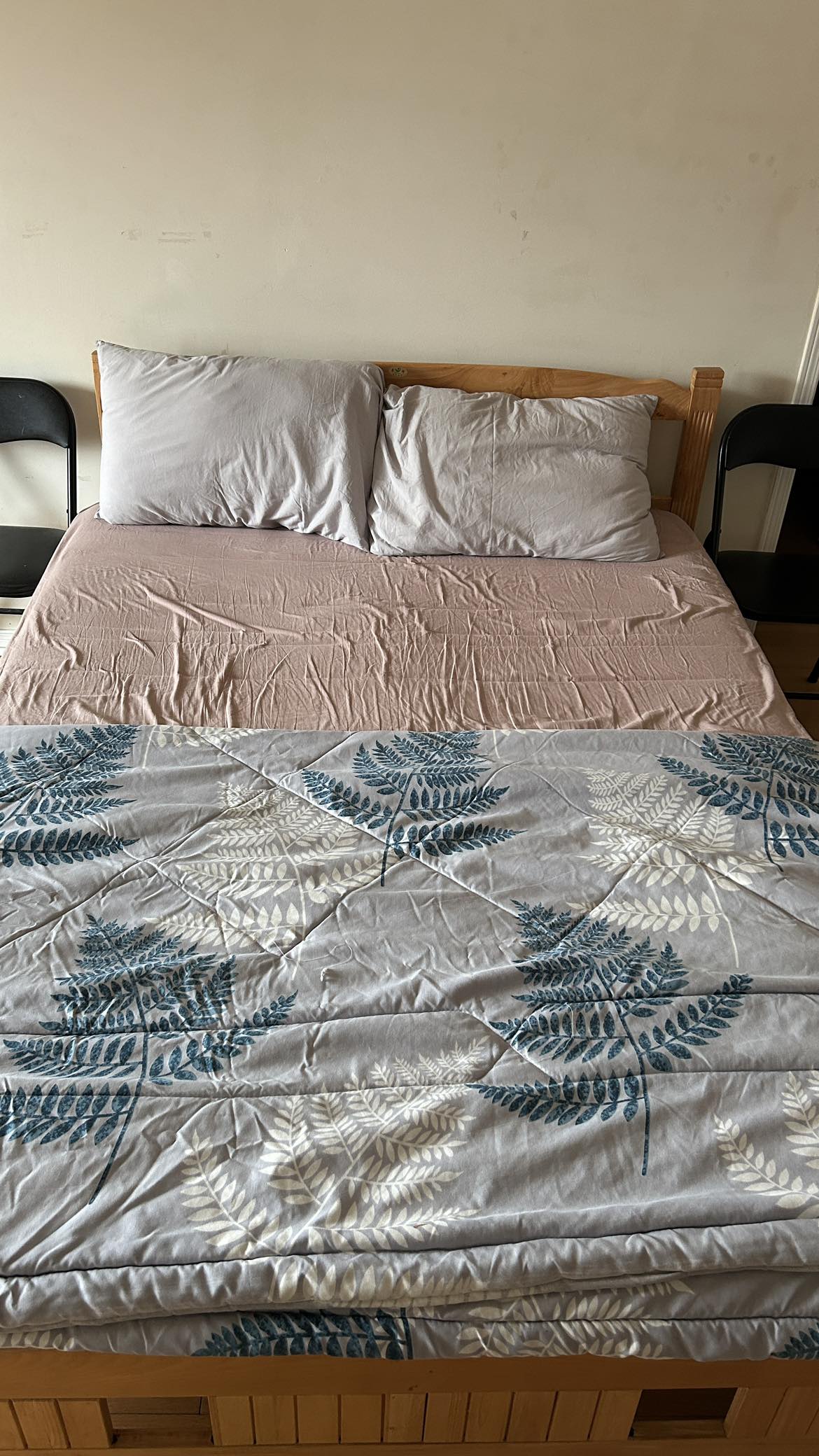 Moving out sale: queen mattress + pillows