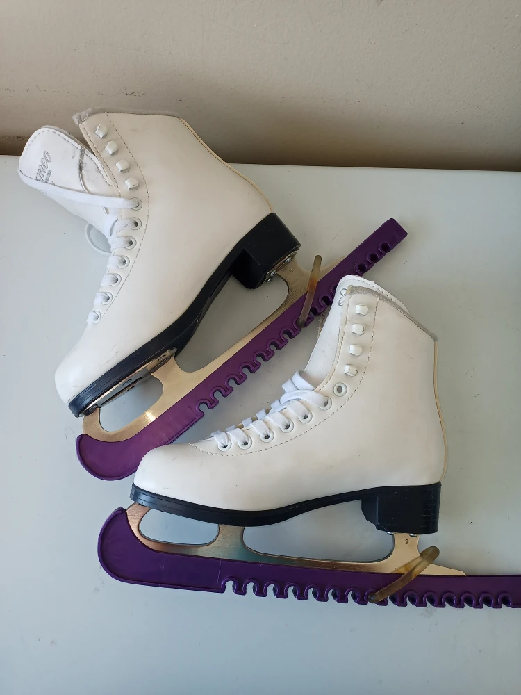 LikeNew~Skates size 3-4 - photo 2