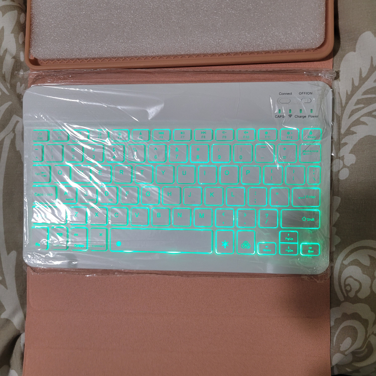 iPad 9.7 inch Bluetooth Keyboard Case - photo 3
