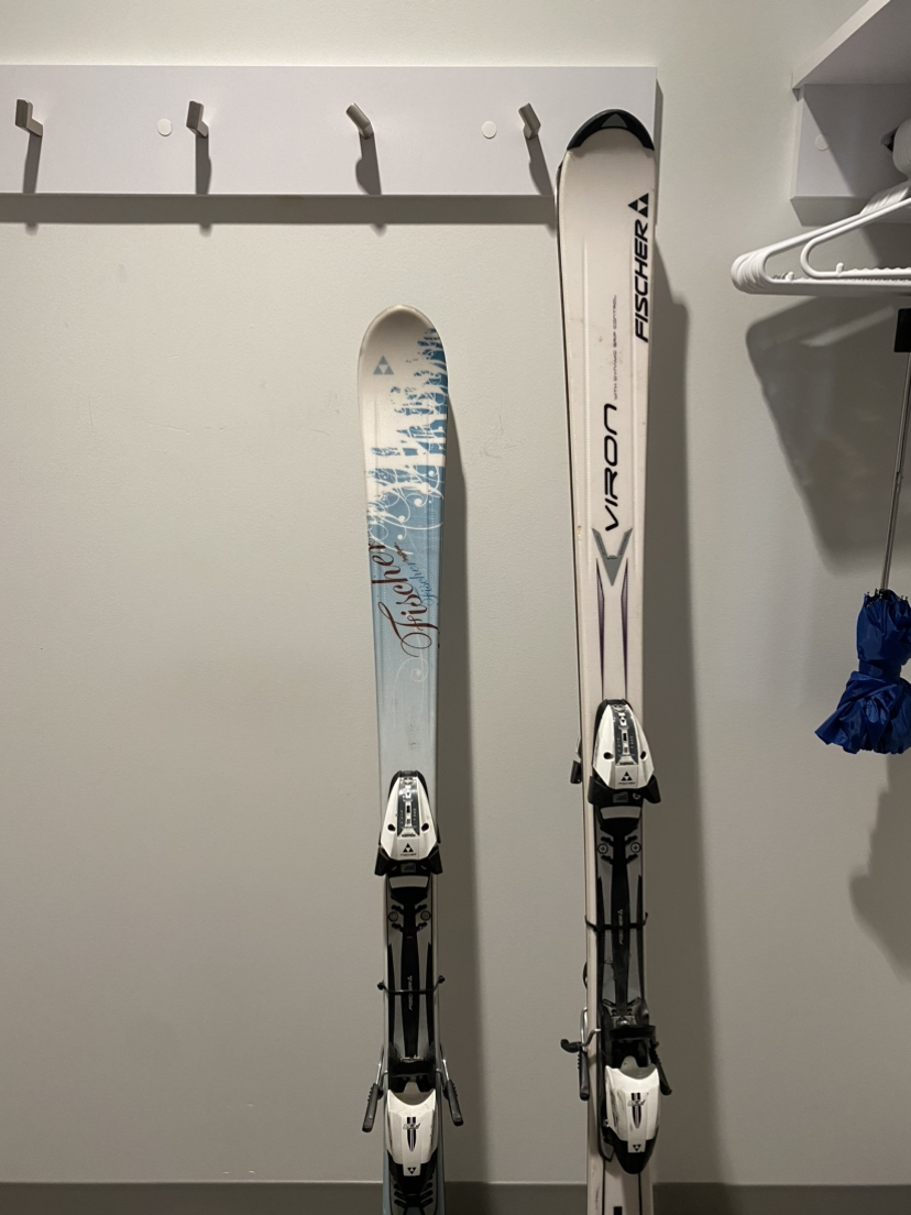 Men and women’s skis for sale image indicator(2)