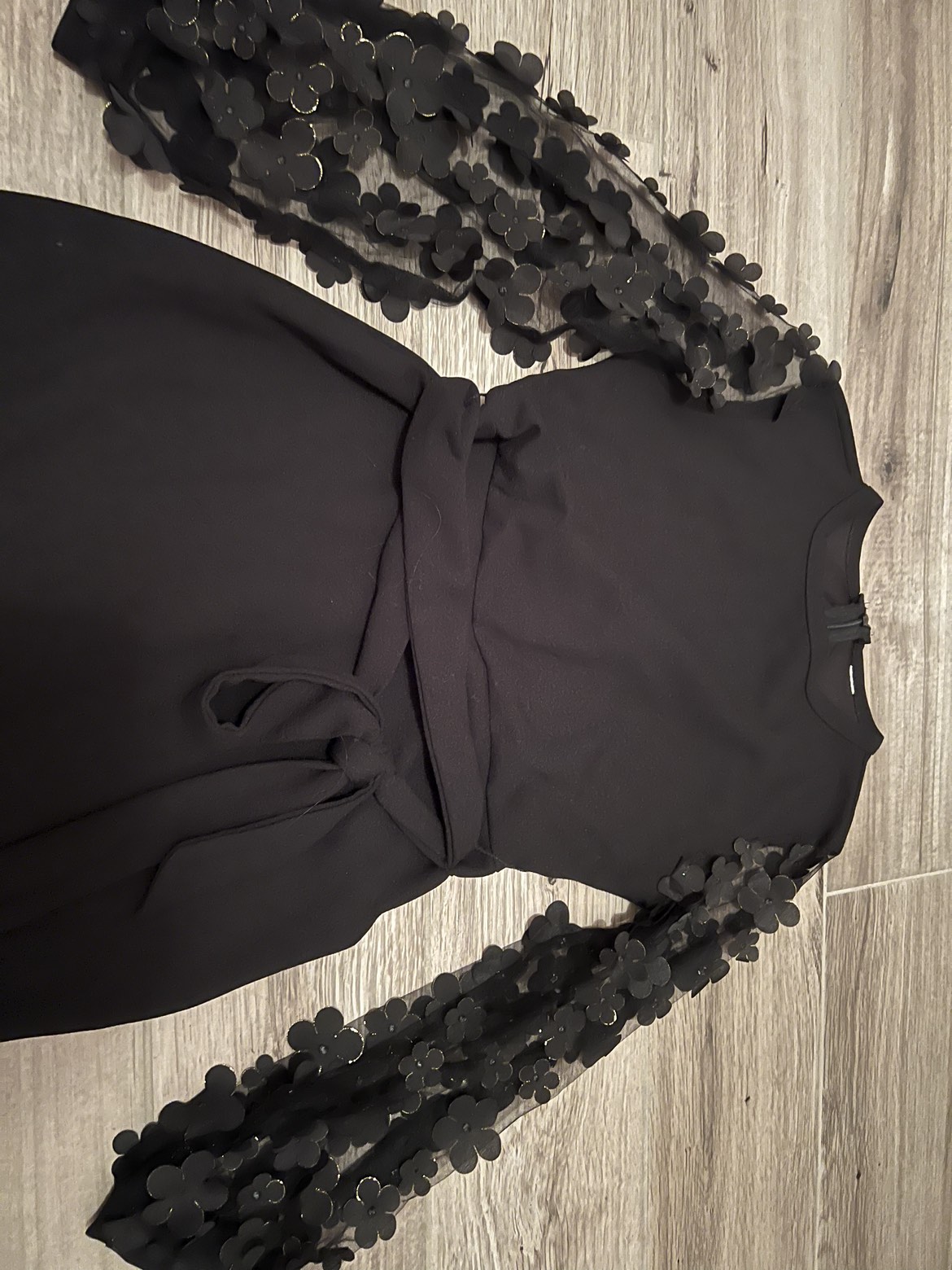 Kids black dress image indicator(2)