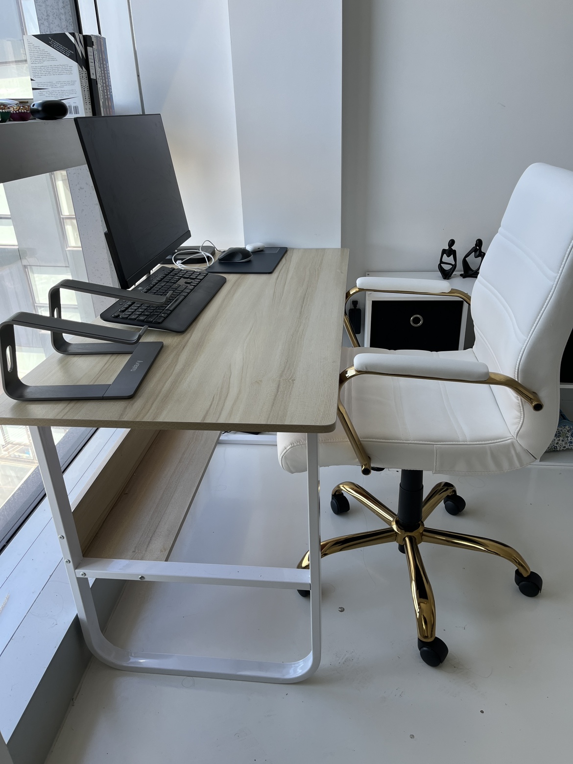 Swivel Office Chair with metal frame