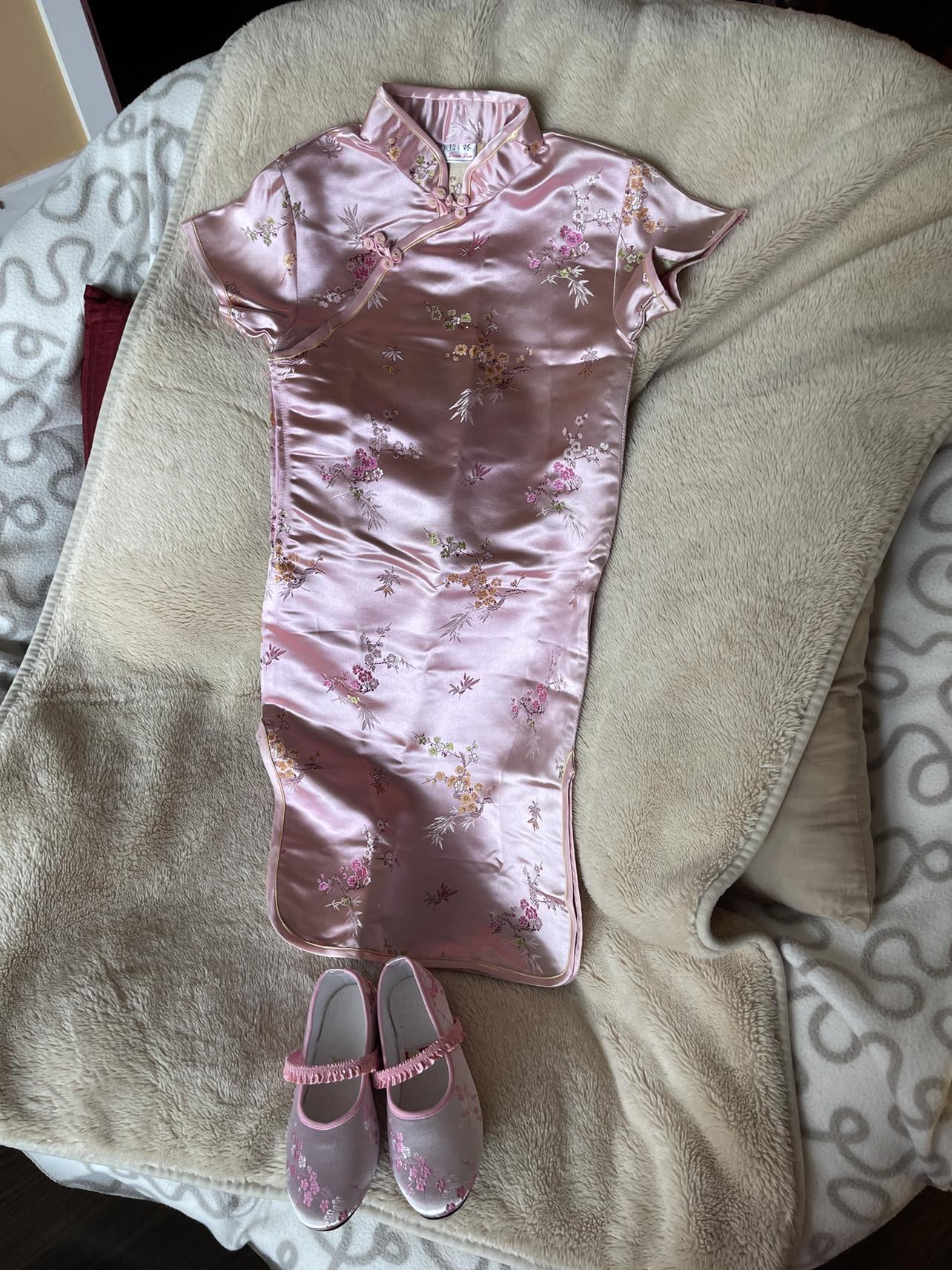 New beautiful cheongsam for age 6-8 and shoes thumbnail