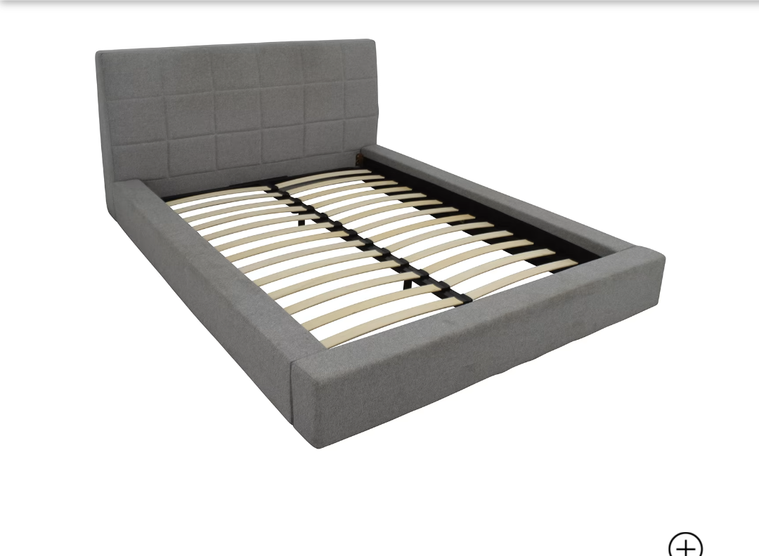 Queen sized Tufted Platform Bed w Mattress