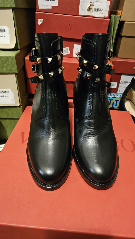 VALENTINO Womens Black Rockstud Beatle Leather Heeled Boots thumbnail