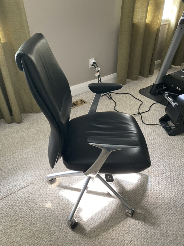 Executive Office Chair - photo 2