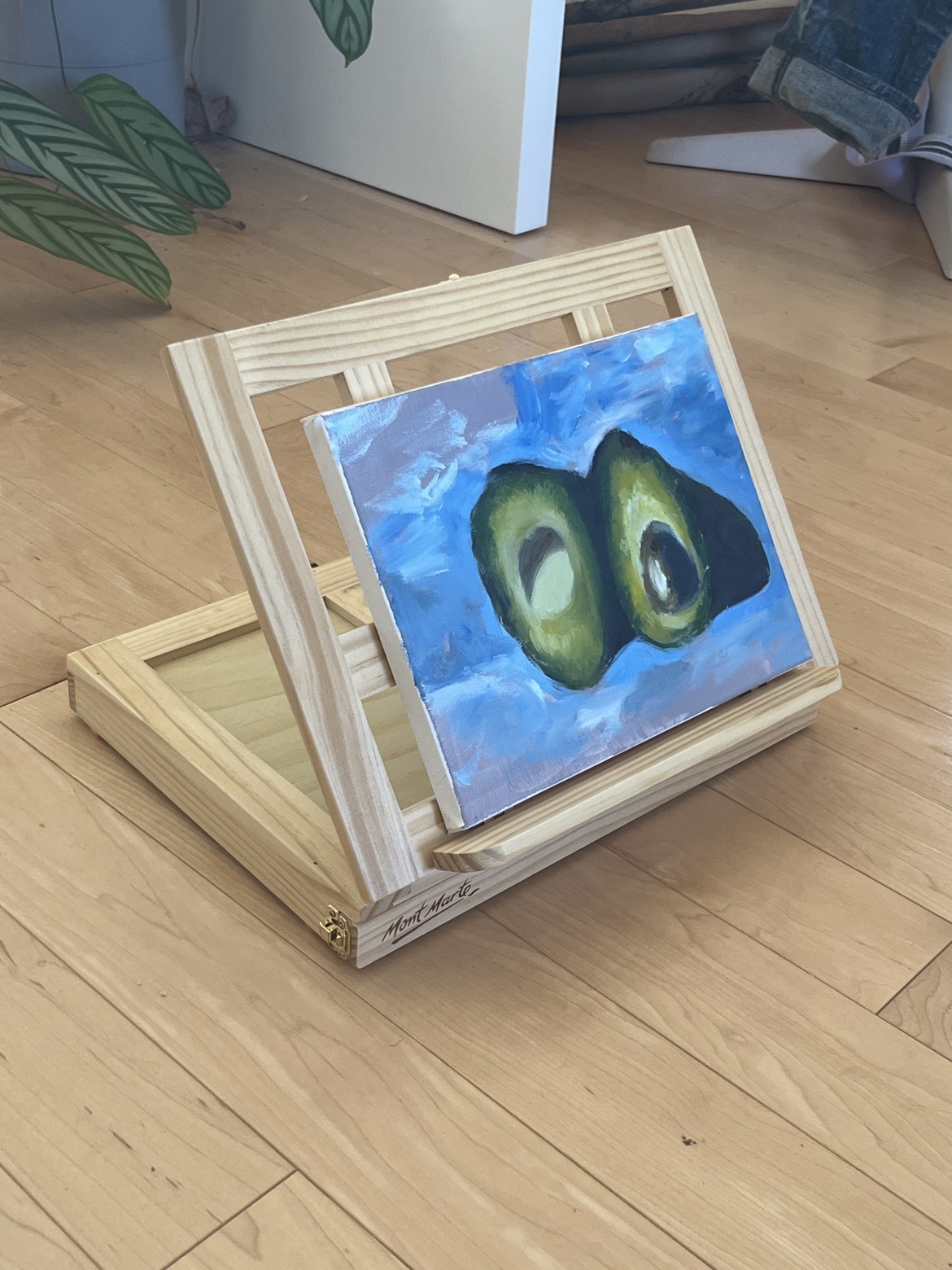 Portable small easel with ajustable angles thumbnail