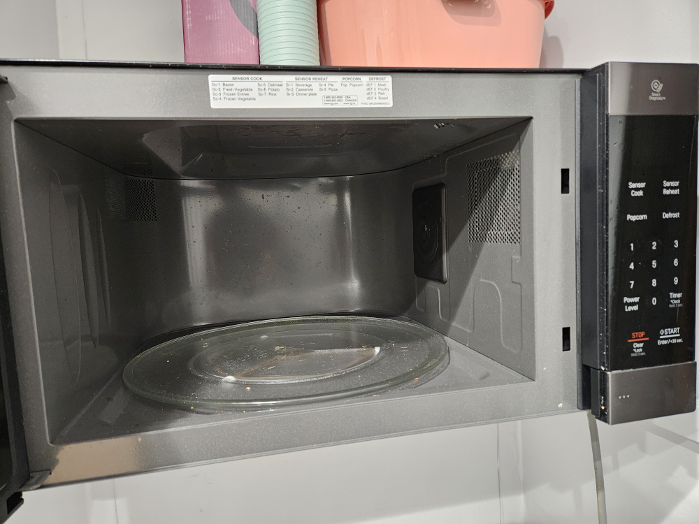 LG Microwave - photo 2
