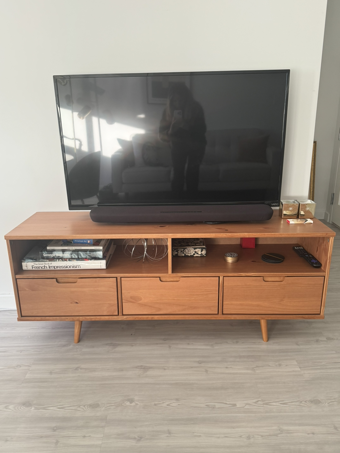 TV stand caramel wood in perfect condition 58”