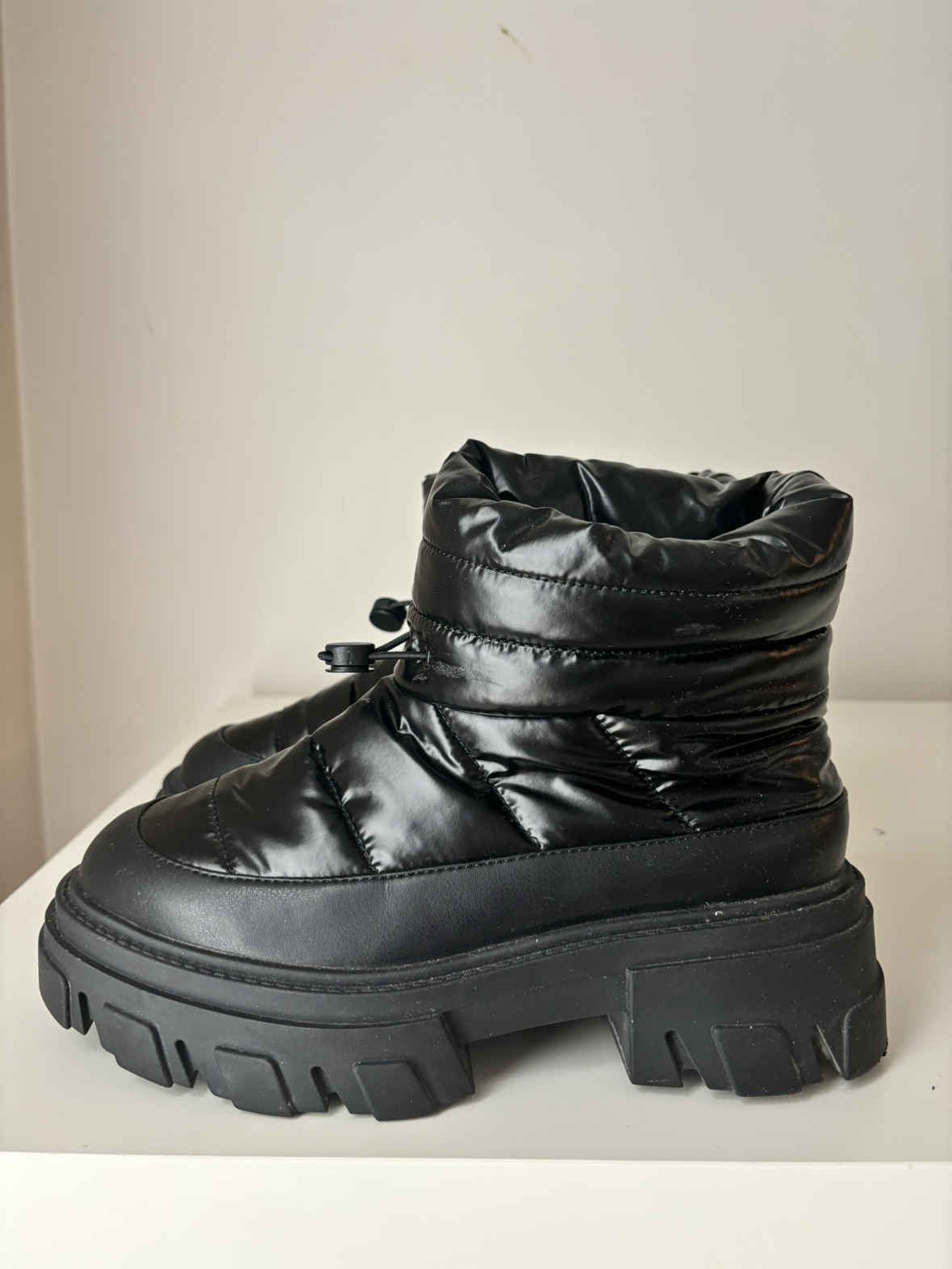women's boots size 6 (used) thumbnail