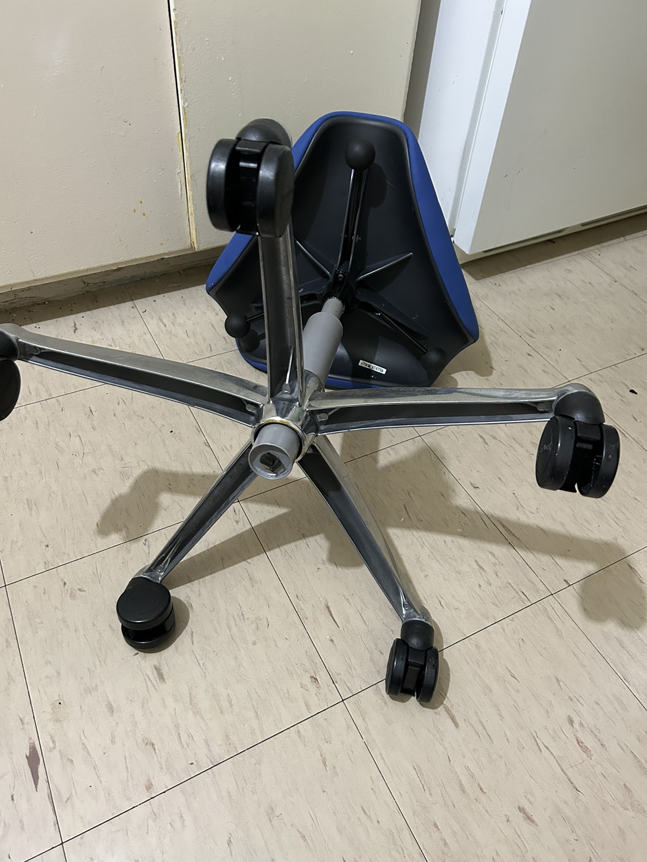 Office chair - photo 4