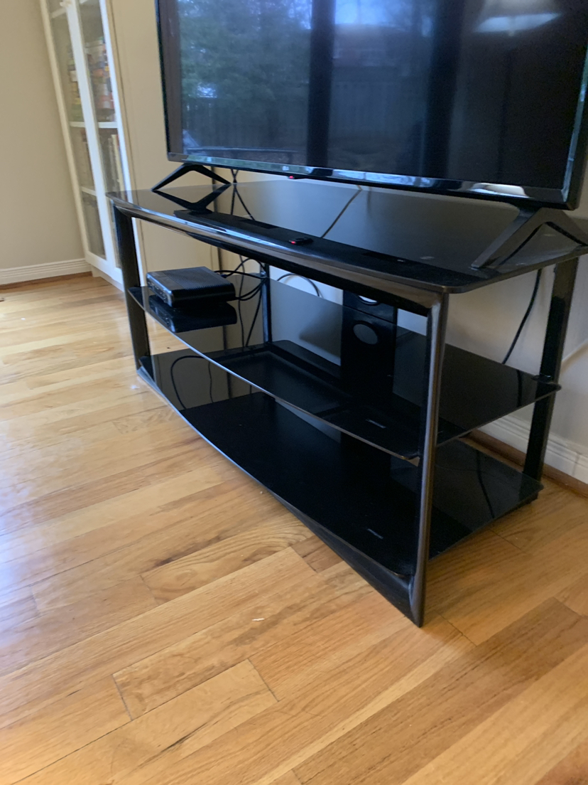 TV Stand MOVING must go