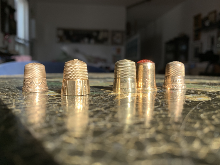 Set of 5 Antique Solid Gold Thimbles image indicator(3)