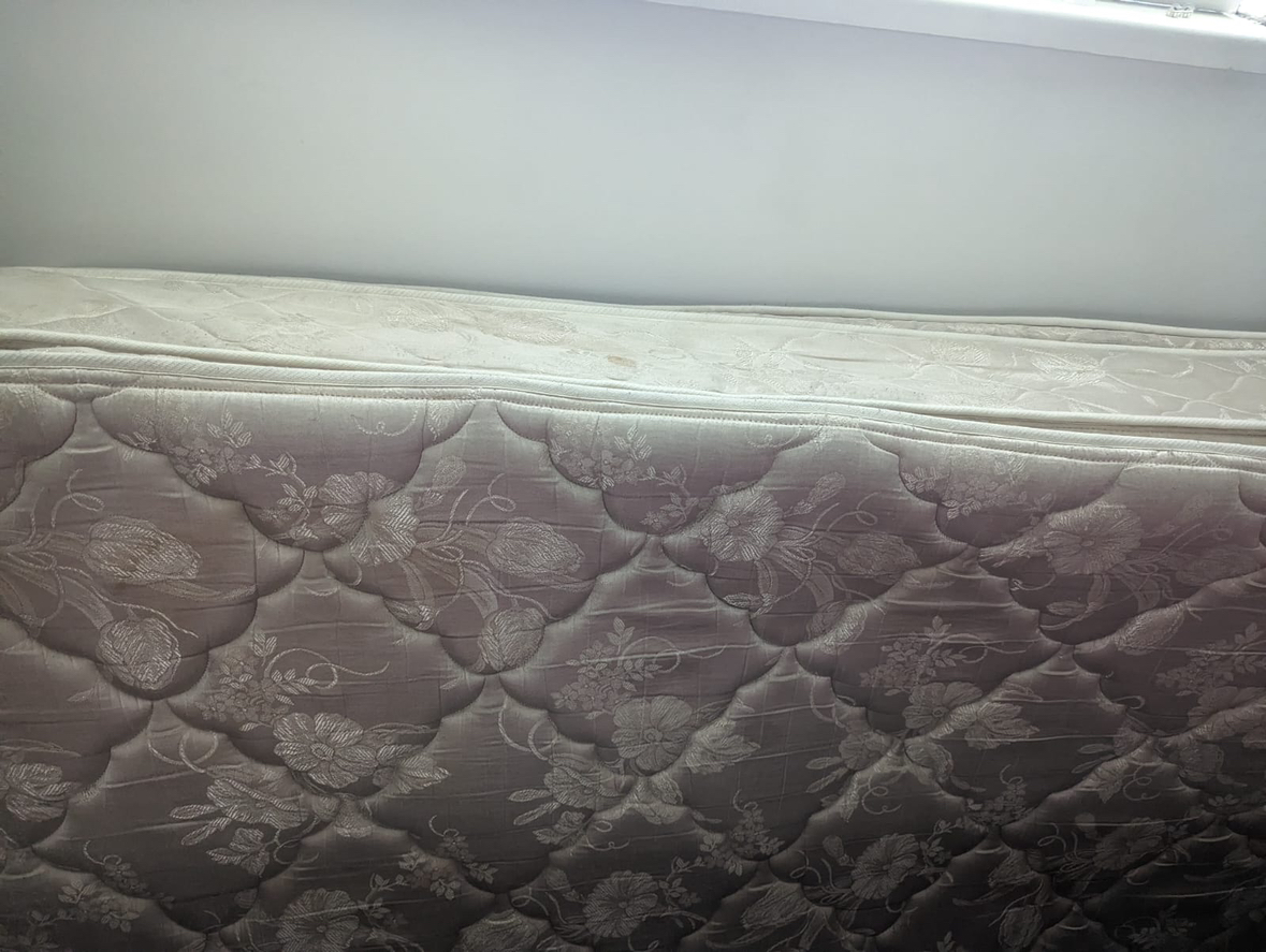 Queen size mattress - photo 2