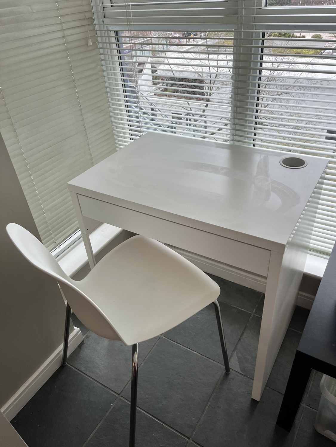 Like new chair & desk