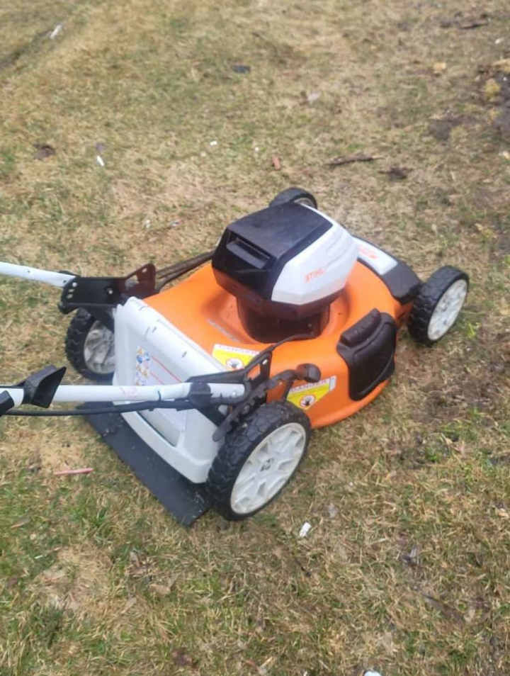 Stihl electric lawn mower RMA 510 with battery and charger