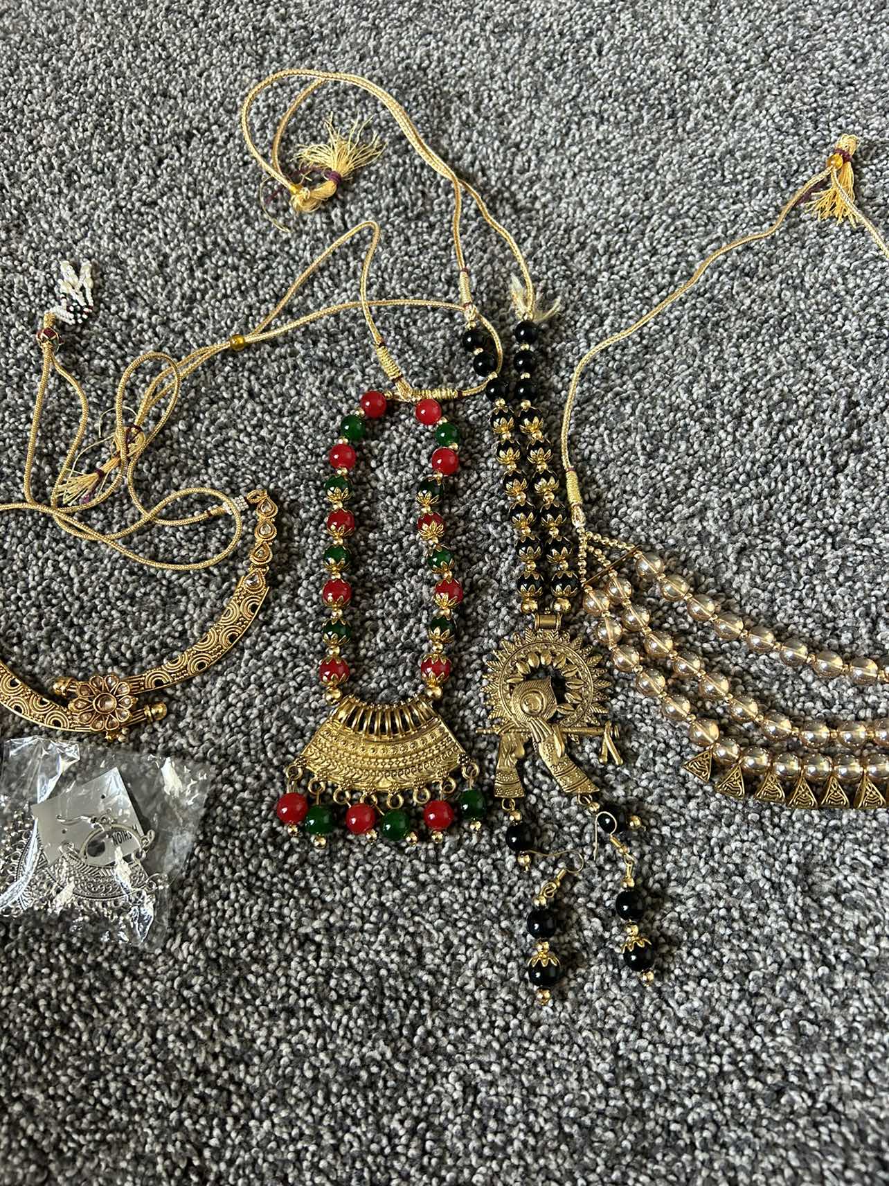 Artificial jewelry