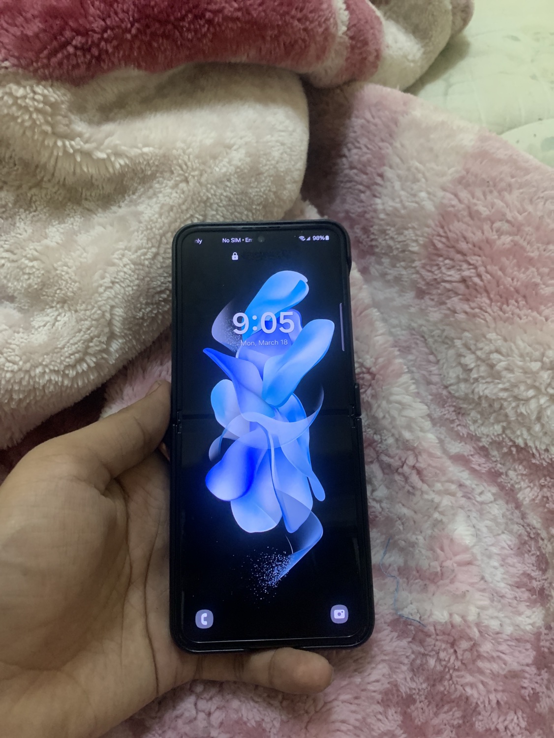 Samsung z flip 4  128gb 10 days old - photo 3