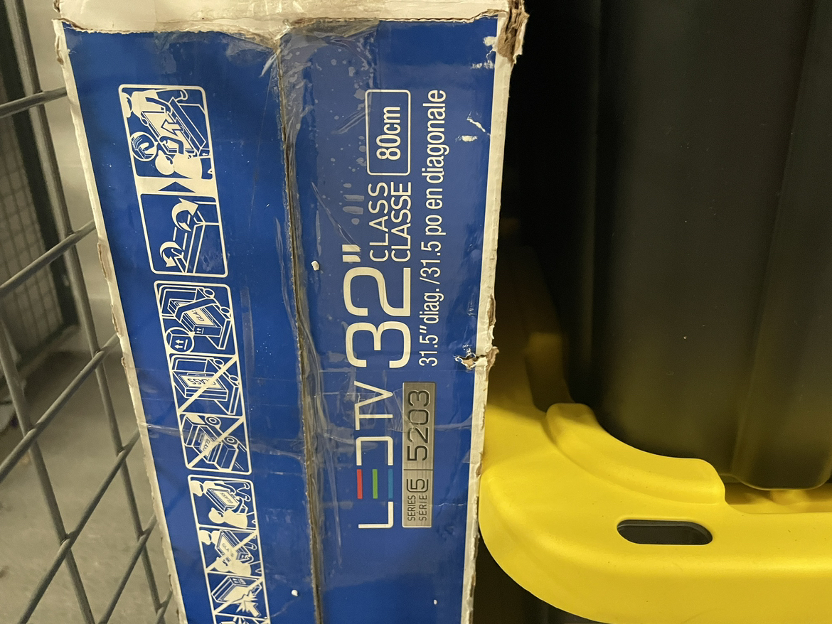 SAMSUNG LEDTV 32” smart TV image indicator(2)