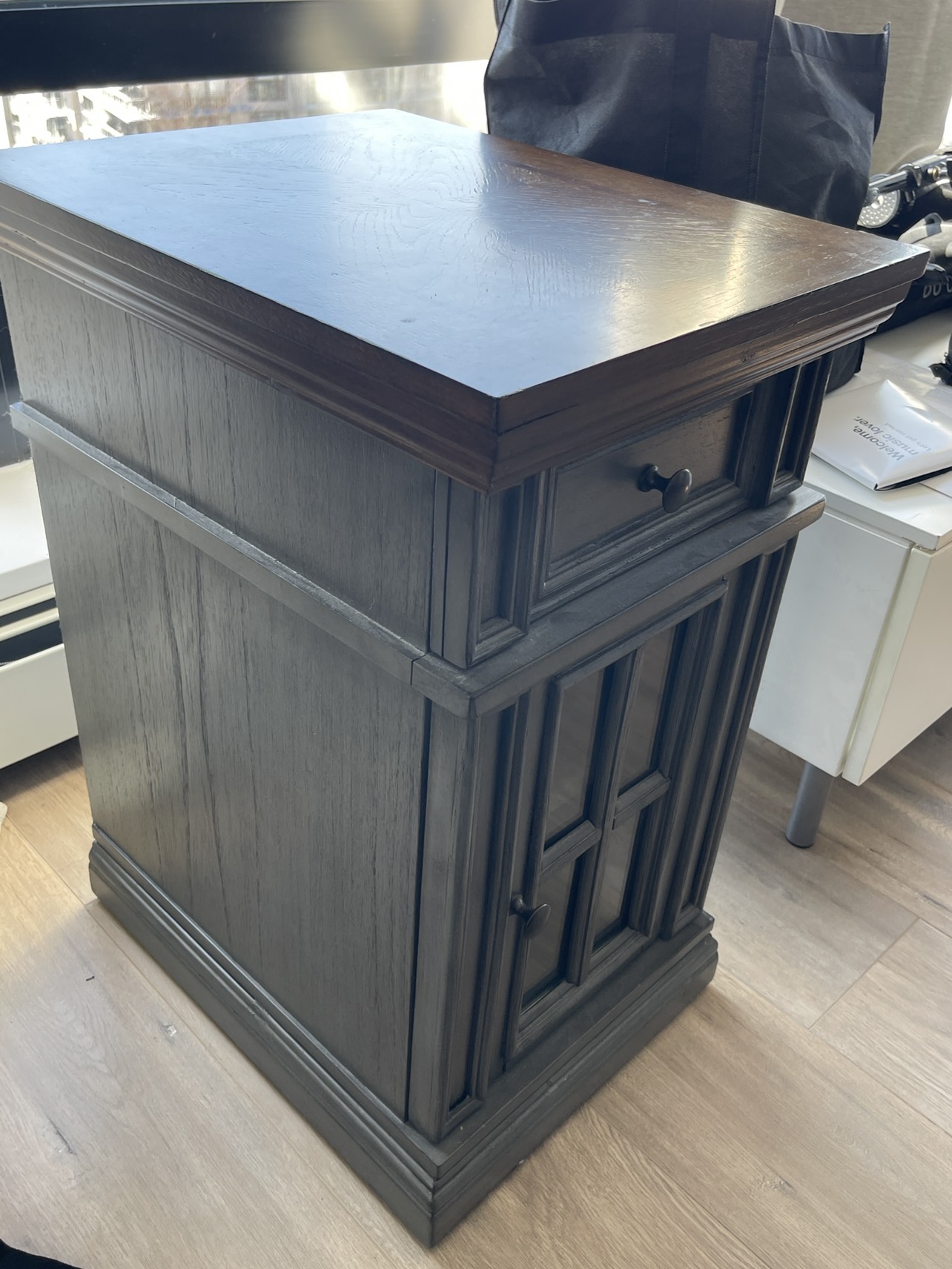 Nightstand / End table - photo 4