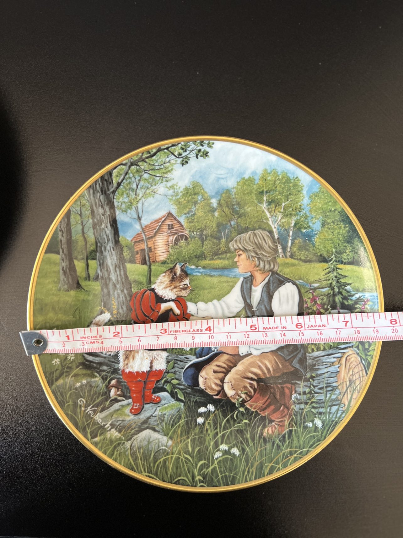 Puss In Boots Porcelain Decorative Plate image indicator(3)