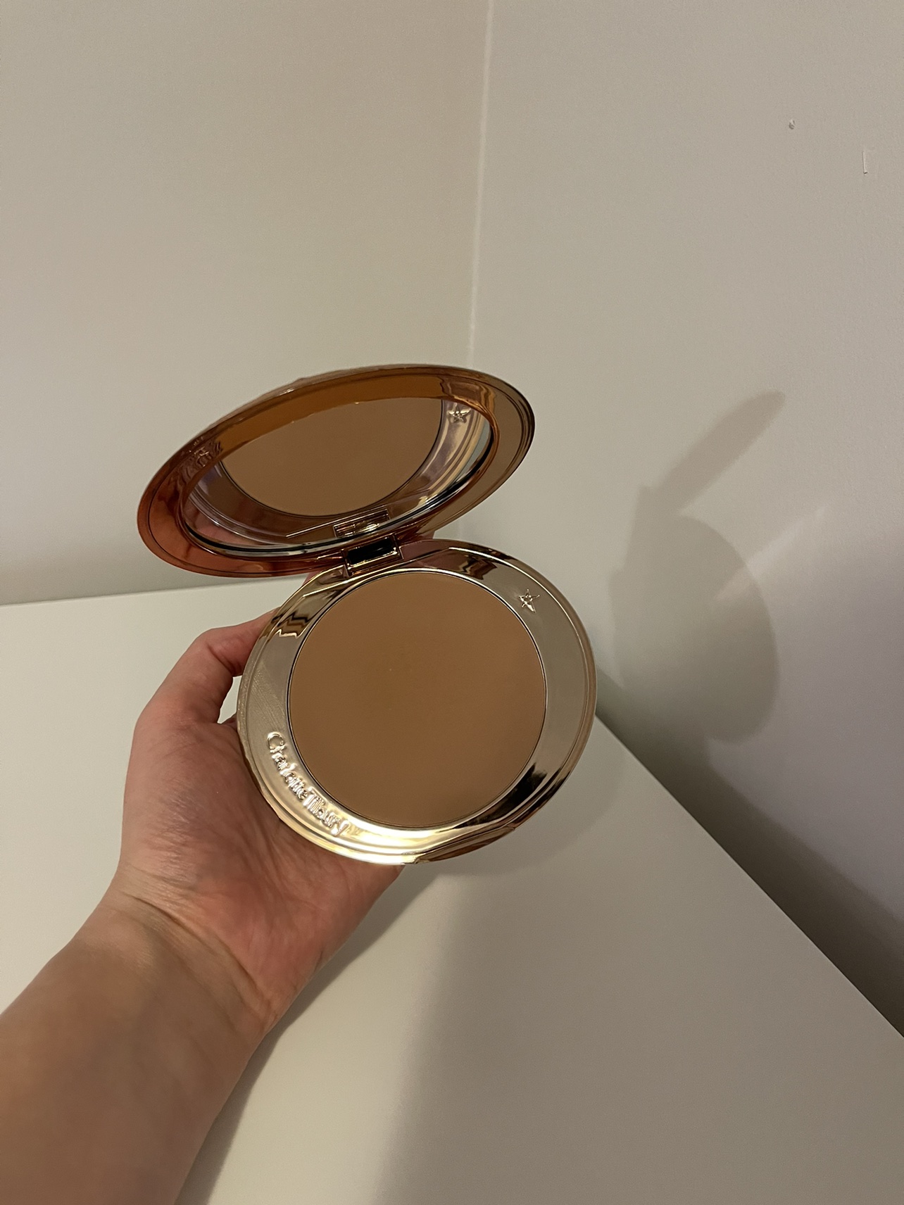 Charlotte Tilbury Airbrush Bronzer image indicator(2)