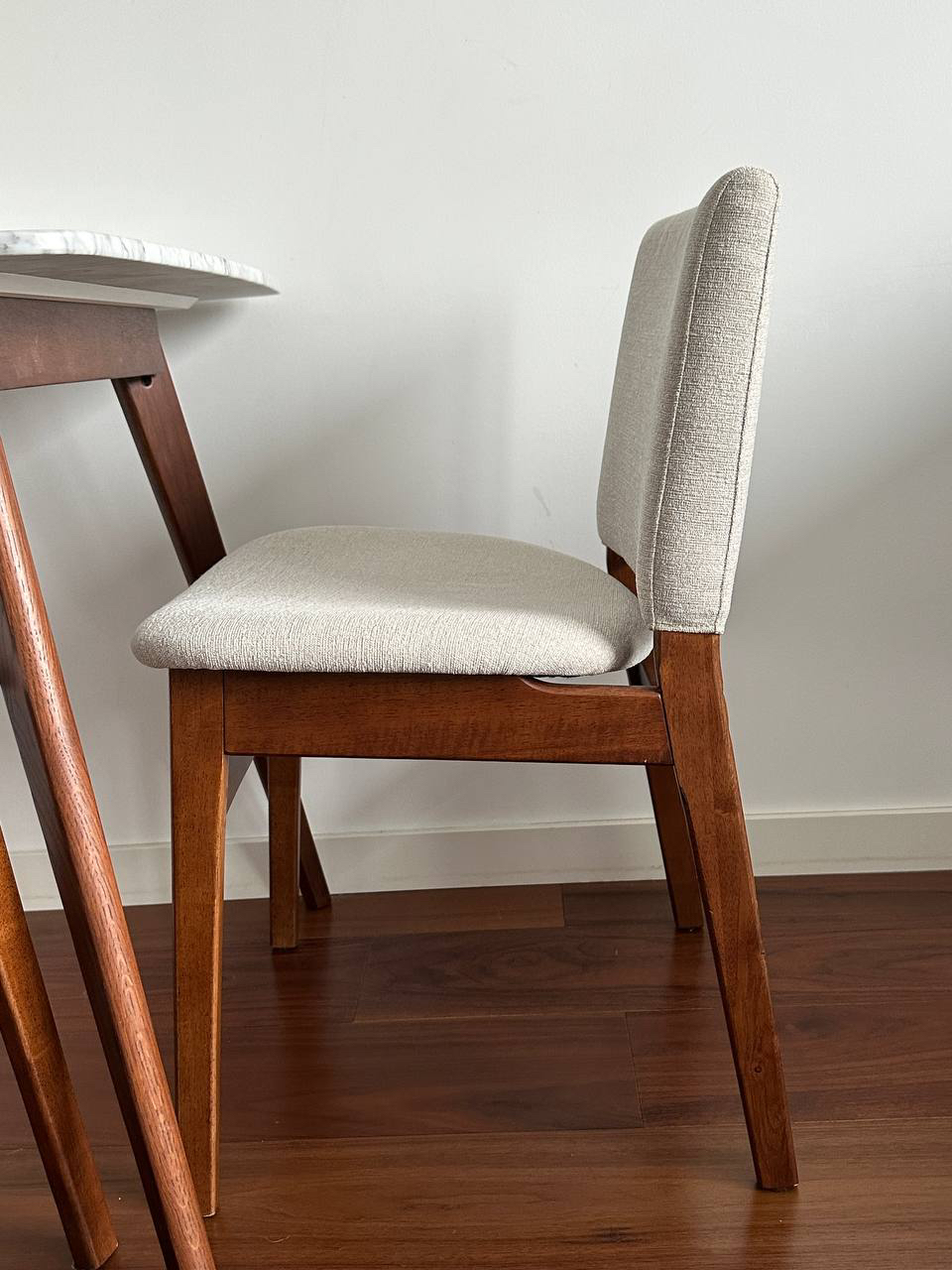 Article - table and 2 chairs - photo 5