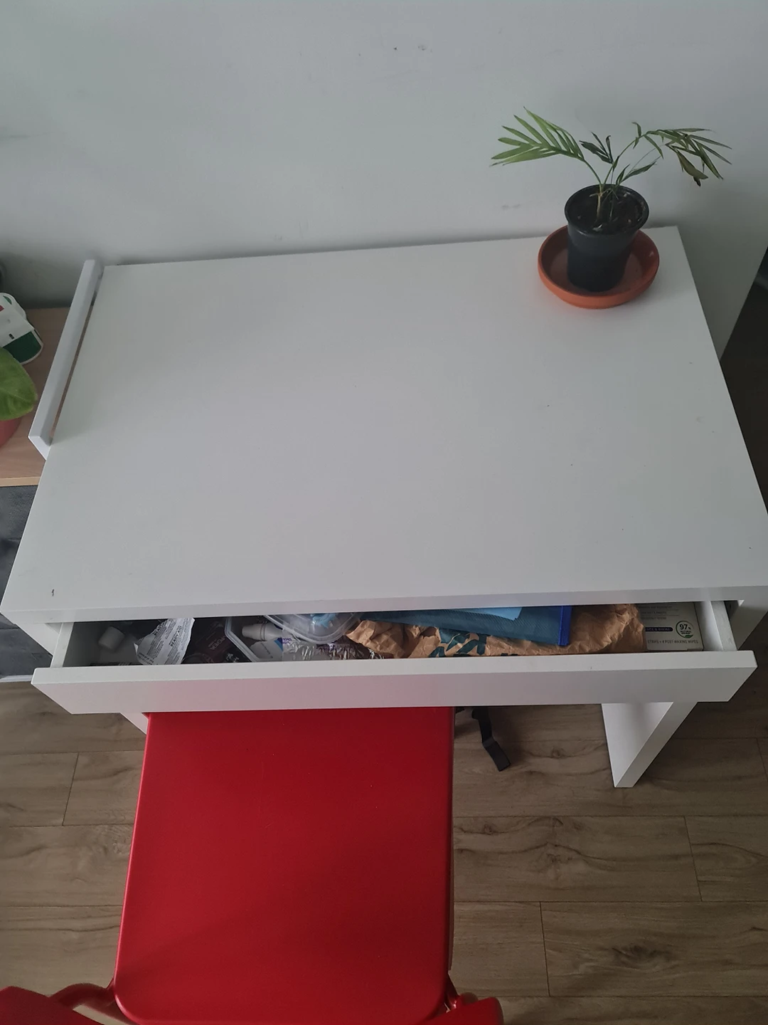Ikea desk and chair - photo 4