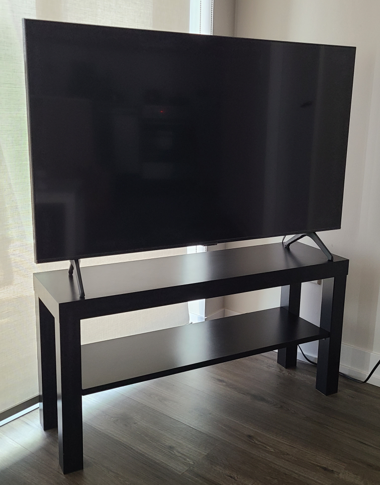 TV 43 inches with table
