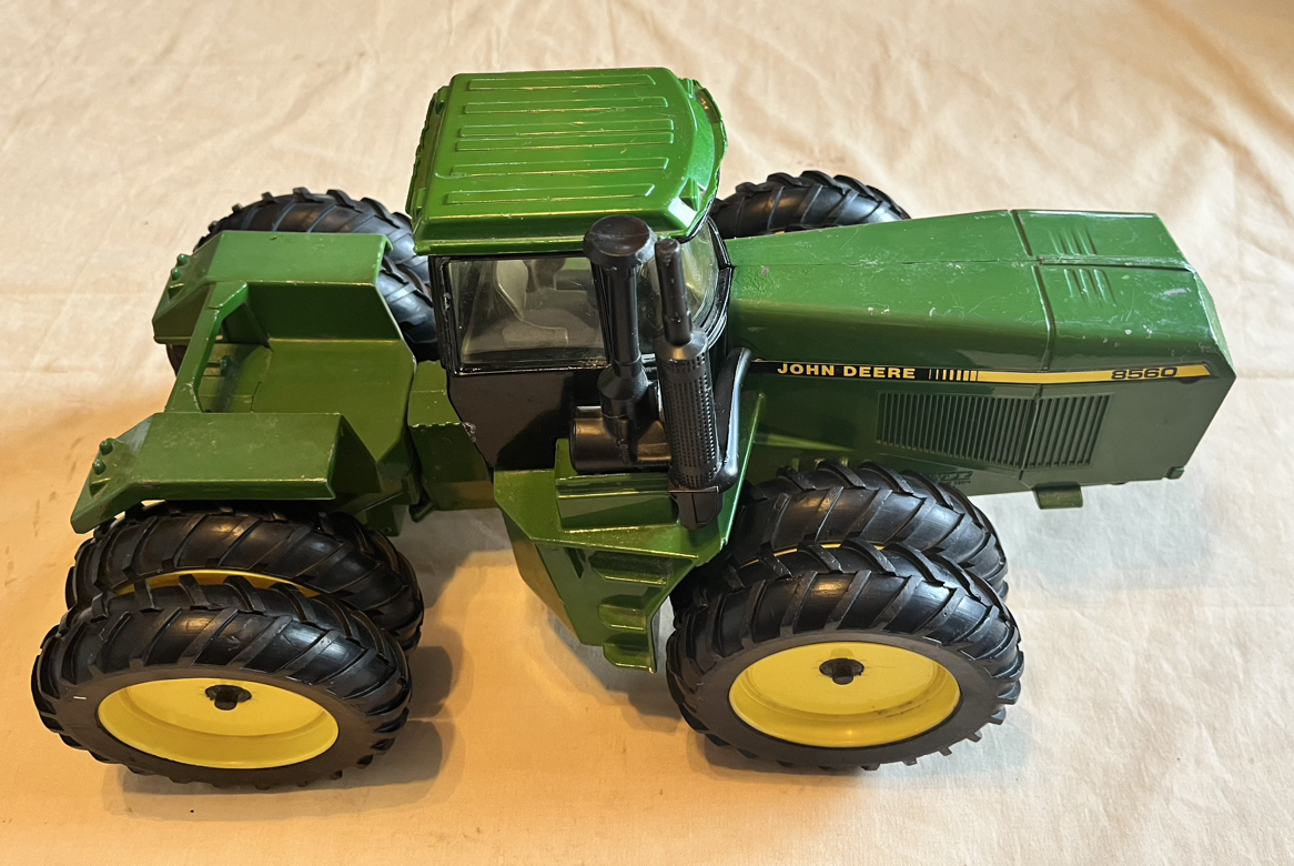 John Deere 8560 Metal Tractor - $100 - photo 2