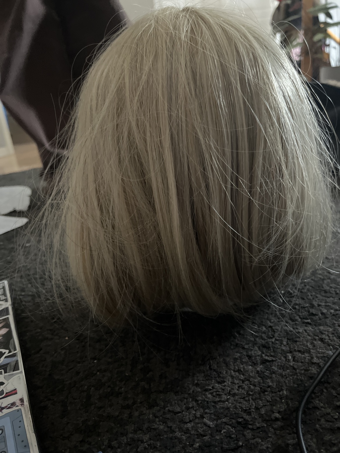 Blonde bob with bang wig image indicator(3)