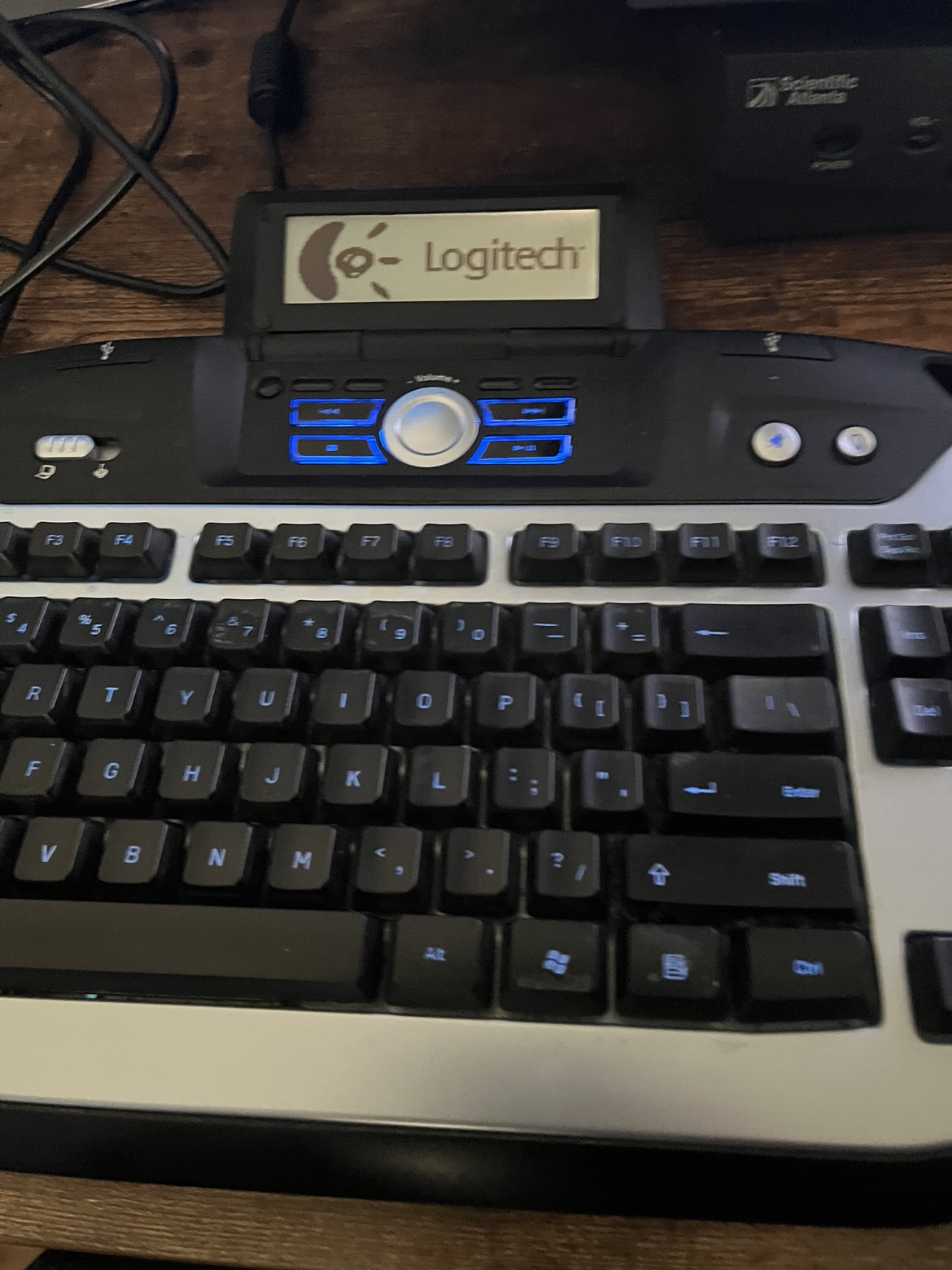 Logitech G15 Wired Gaming Keyboard image indicator(2)