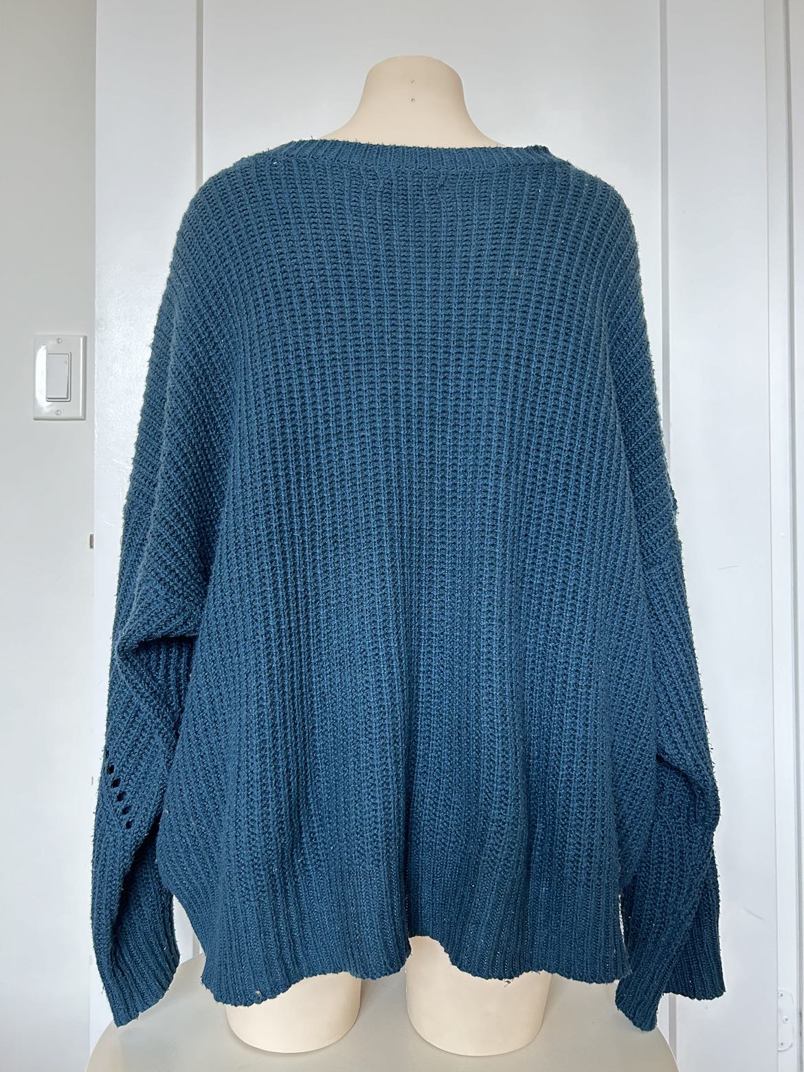Oversized lightweight knit sweater image indicator(2)