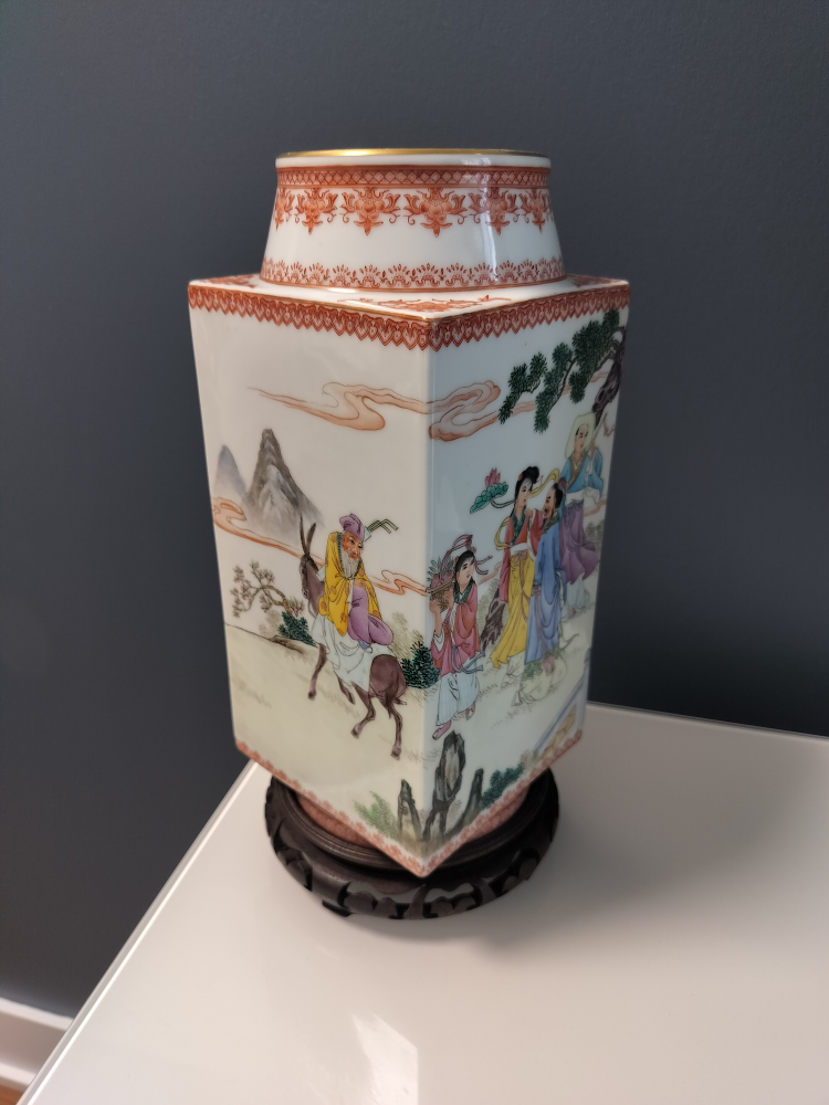 Vintage Chinese vase thumbnail