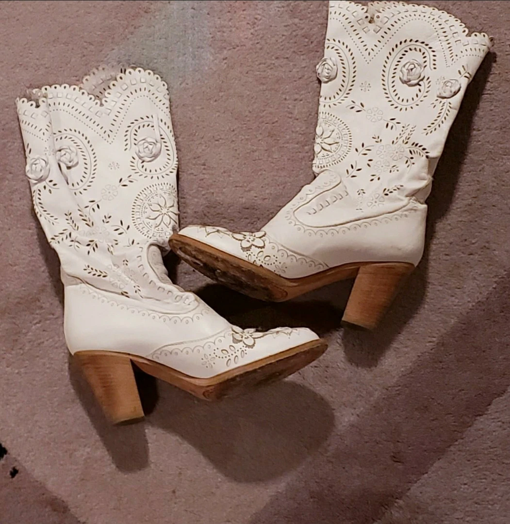 ⭐ANNA SUI White Leather Lace Cowboy Boots -Western / Boho image indicator(2)